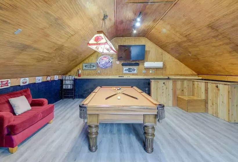 Sevierville Sanctuary   Huge Game Room & Hot Tub!