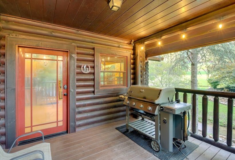 Sevierville Sanctuary Huge Game Room & Hot Tub!