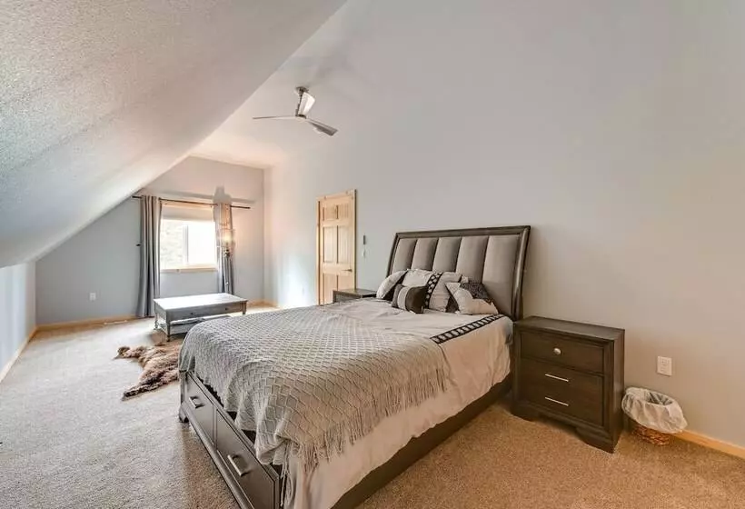 Soldotna Home W/ 2 Living Areas & Spacious Porch