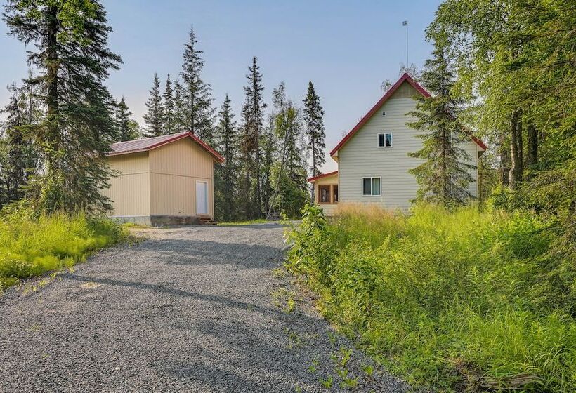 Soldotna Home W/ 2 Living Areas & Spacious Porch