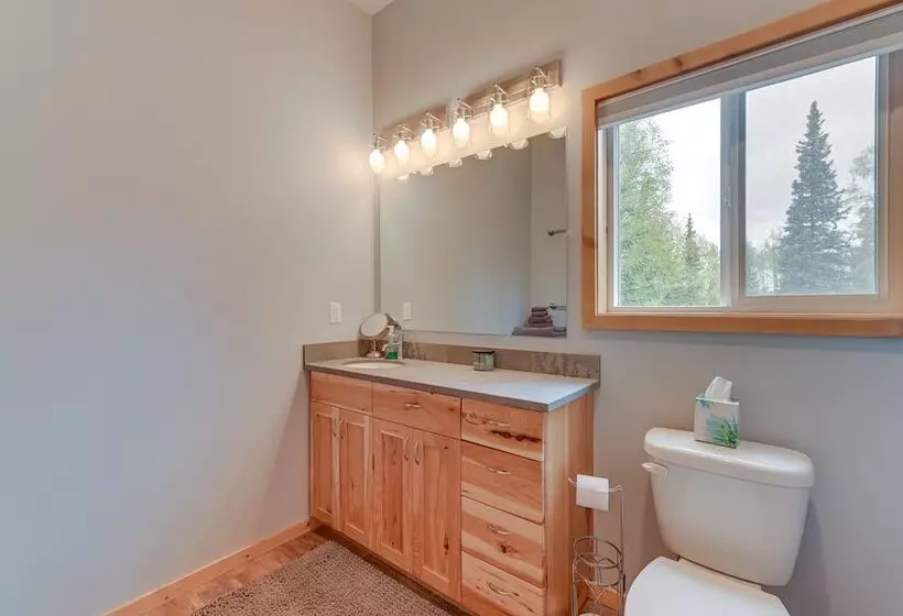 Soldotna Home W/ 2 Living Areas & Spacious Porch