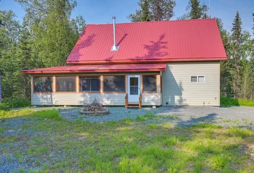 Soldotna Home W/ 2 Living Areas & Spacious Porch