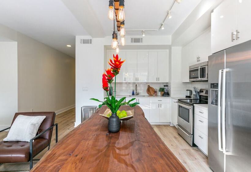 Spacious 4br Condo In New Orleans