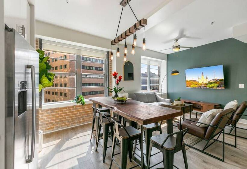 Spacious 4br Condo In New Orleans