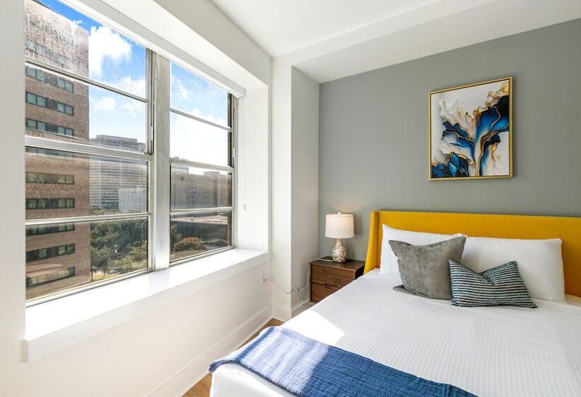 Spacious 4br Condo In New Orleans