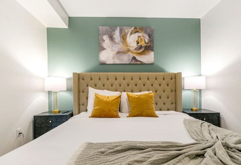 Spacious 4br Condo In New Orleans