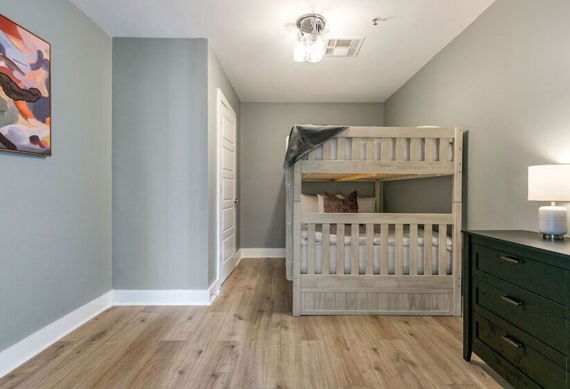 Spacious 4br Condo In New Orleans