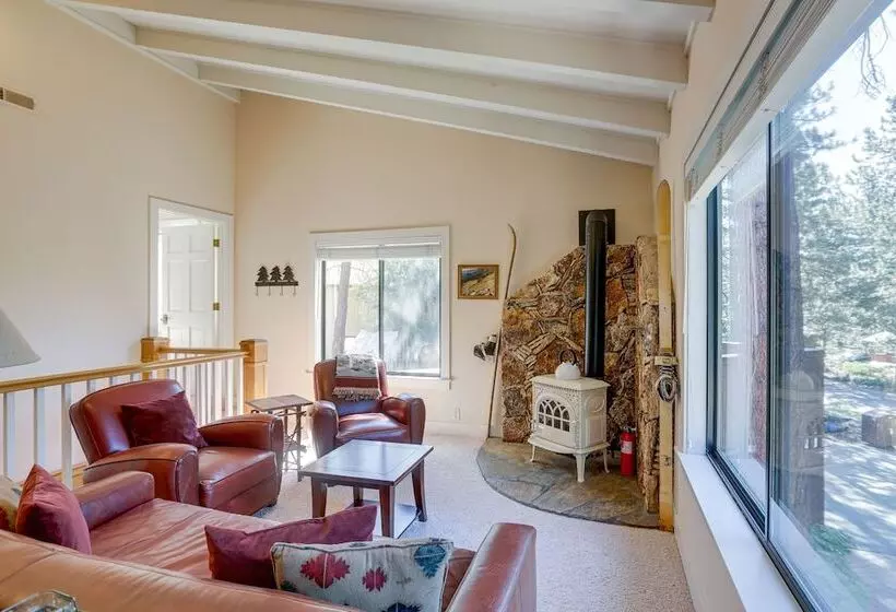 Spacious Tahoe City Retreat < 2 Mi To Lake Tahoe!