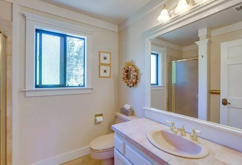 Spacious Tahoe City Retreat < 2 Mi To Lake Tahoe!