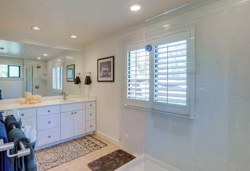 Spacious Tahoe City Retreat < 2 Mi To Lake Tahoe!