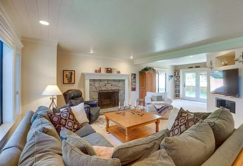 Spacious Tahoe City Retreat < 2 Mi To Lake Tahoe!