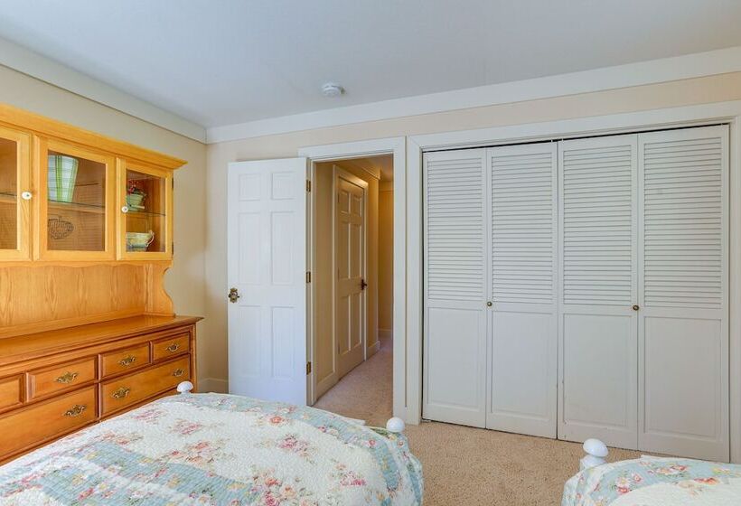 Spacious Tahoe City Retreat < 2 Mi To Lake Tahoe!