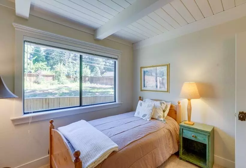 Spacious Tahoe City Retreat < 2 Mi To Lake Tahoe!