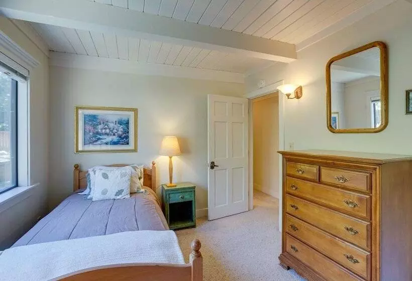 Spacious Tahoe City Retreat < 2 Mi To Lake Tahoe!