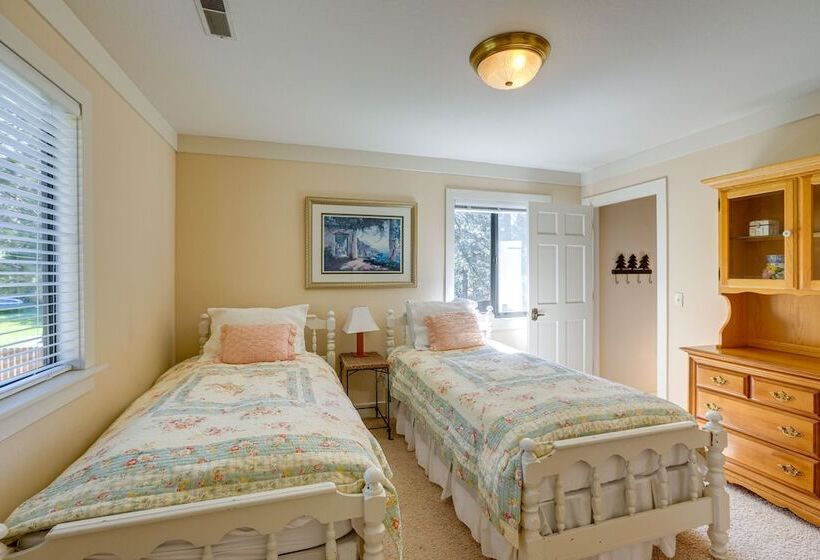 Spacious Tahoe City Retreat < 2 Mi To Lake Tahoe!