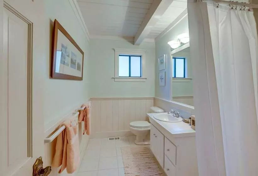 Spacious Tahoe City Retreat < 2 Mi To Lake Tahoe!