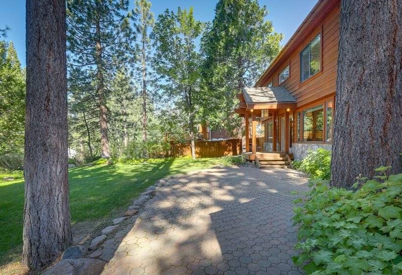 Spacious Tahoe City Retreat < 2 Mi To Lake Tahoe!