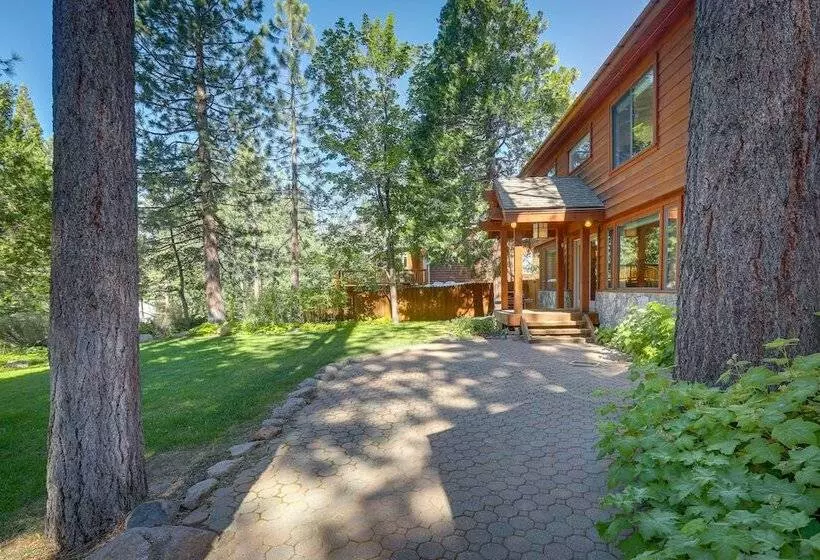Spacious Tahoe City Retreat < 2 Mi To Lake Tahoe!
