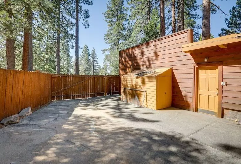 Spacious Tahoe City Retreat < 2 Mi To Lake Tahoe!