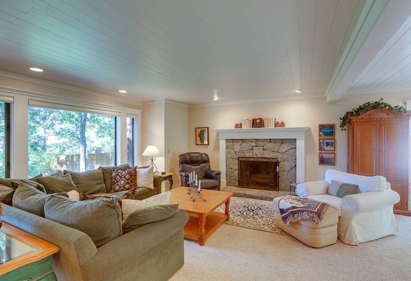 Spacious Tahoe City Retreat < 2 Mi To Lake Tahoe!