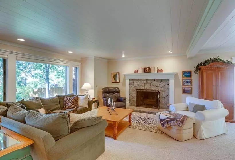 Spacious Tahoe City Retreat < 2 Mi To Lake Tahoe!