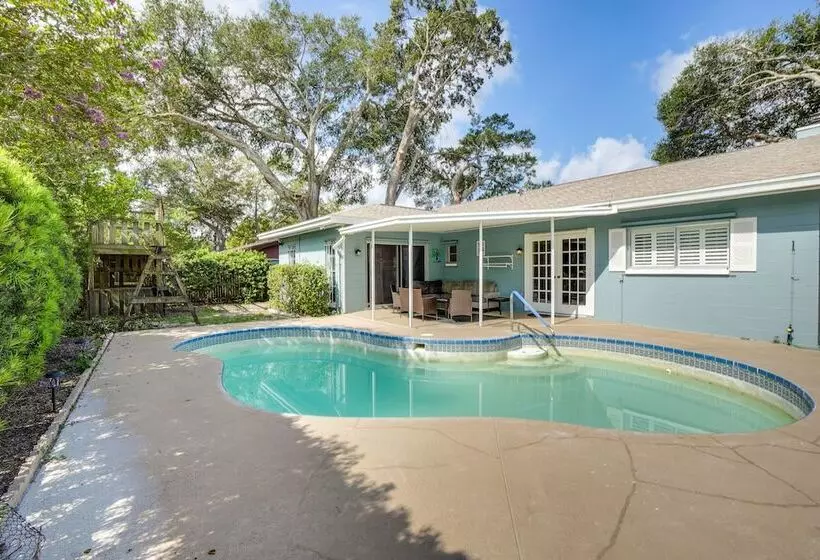 Near Busch Gardens: Sunny Florida Retreat W/ Pool!