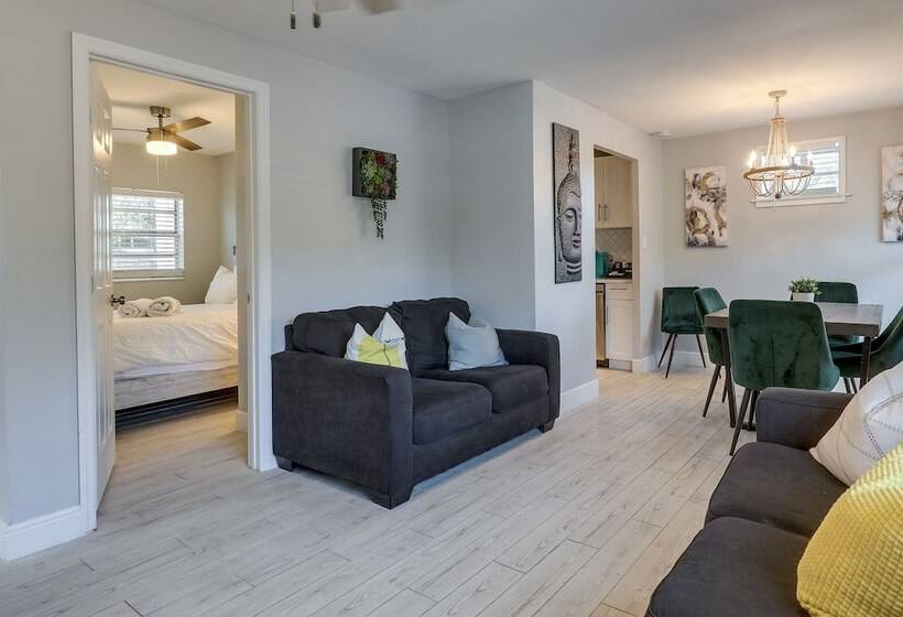 Tampa Home W/ Patio   1 Mi To Busch Gardens!