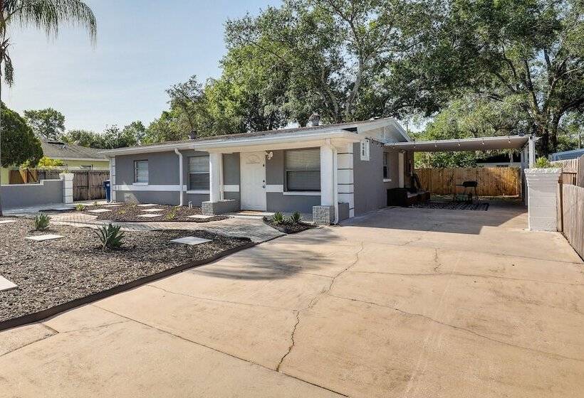 Tampa Home W/ Patio   1 Mi To Busch Gardens!