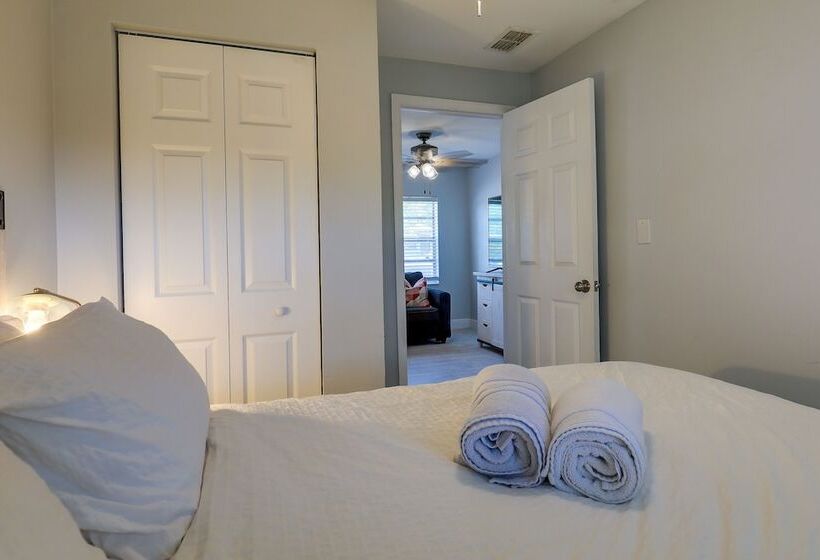 Tampa Home W/ Patio   1 Mi To Busch Gardens!