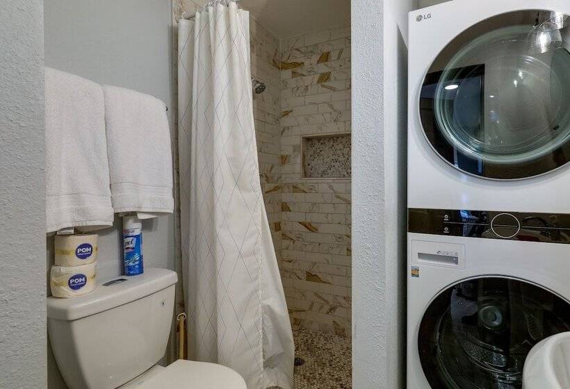 Tampa Home W/ Patio   1 Mi To Busch Gardens!