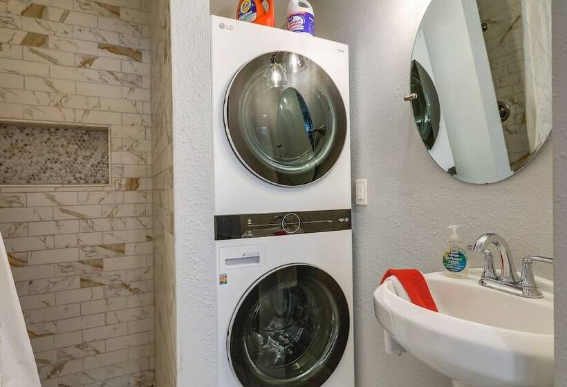 Tampa Home W/ Patio   1 Mi To Busch Gardens!