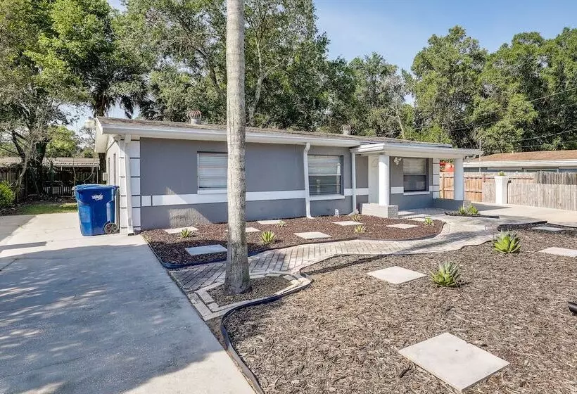 Tampa Home W/ Patio   1 Mi To Busch Gardens!