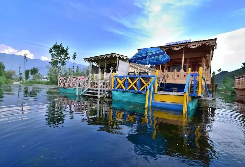 ホテル Golden Hopes Group Of Houseboats