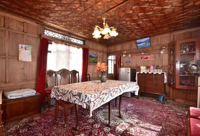 ホテル Golden Hopes Group Of Houseboats