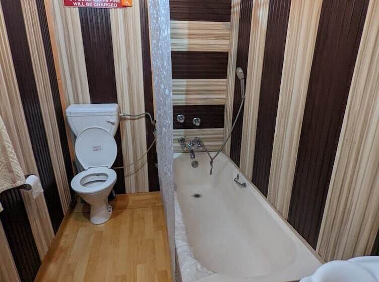 Hotel Golden Hopes Group Of Houseboats