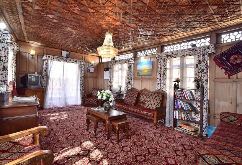 Hotel Golden Hopes Group Of Houseboats