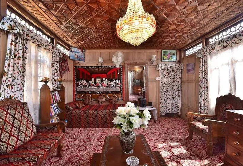 ホテル Golden Hopes Group Of Houseboats