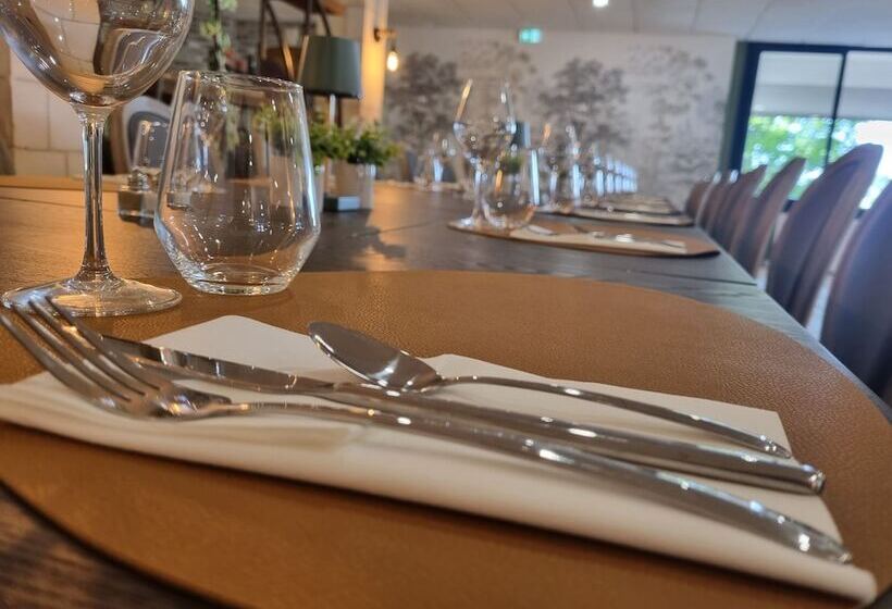 Отель Hôtel Le Prieuré