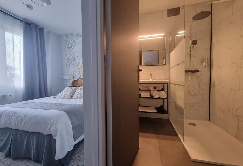 Отель Hôtel Le Prieuré