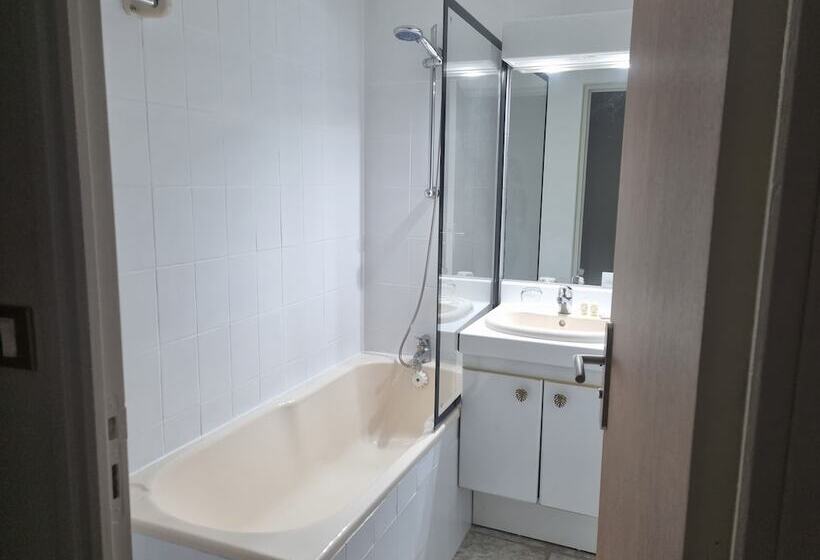 Отель Hôtel Le Prieuré