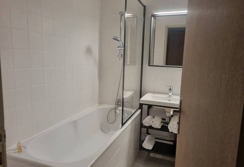 Отель Hôtel Le Prieuré