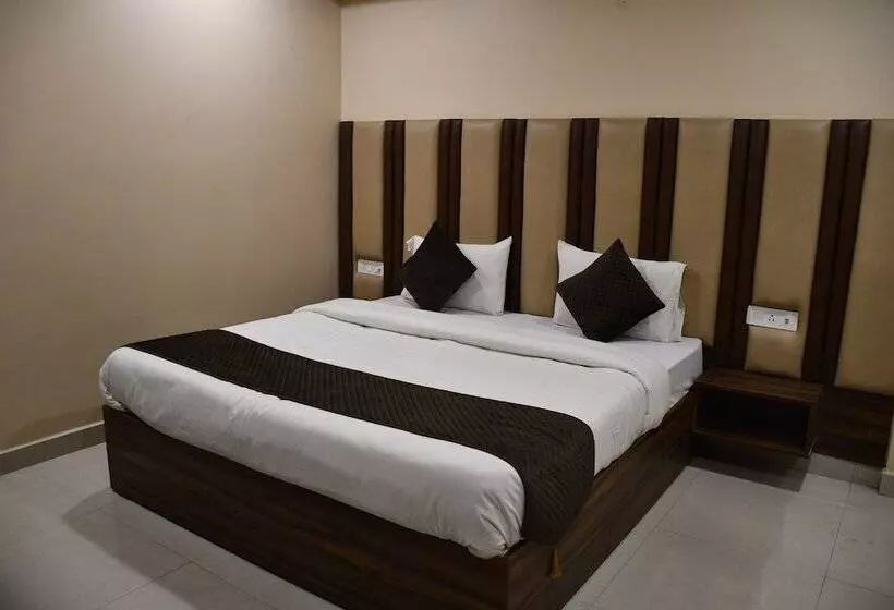 هتل Vibharaj Palace