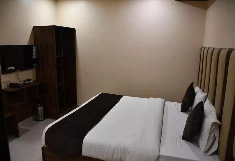 هتل Vibharaj Palace