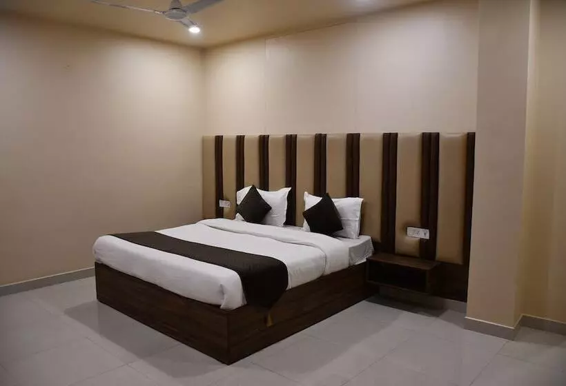 هتل Vibharaj Palace