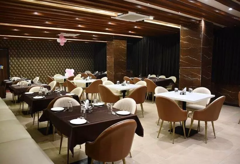 هتل Vibharaj Palace