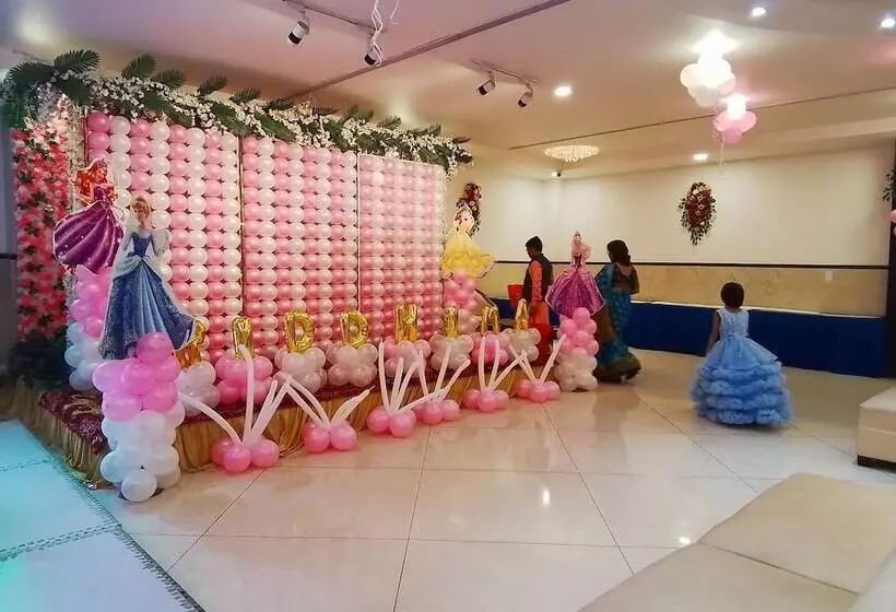 هتل Vibharaj Palace