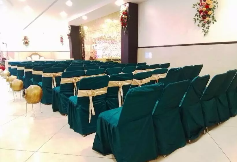 هتل Vibharaj Palace