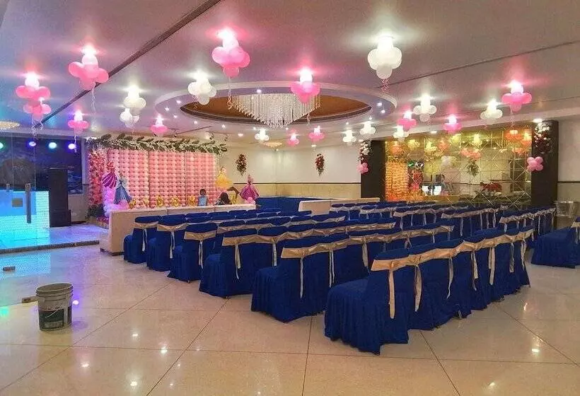 هتل Vibharaj Palace