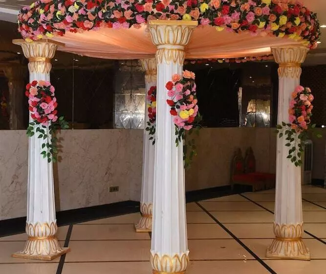 هتل Vibharaj Palace