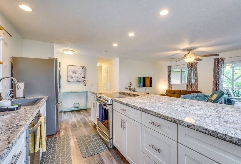 Lovely Kailua Kona Home ~ 2 Mi To Town & Beach!